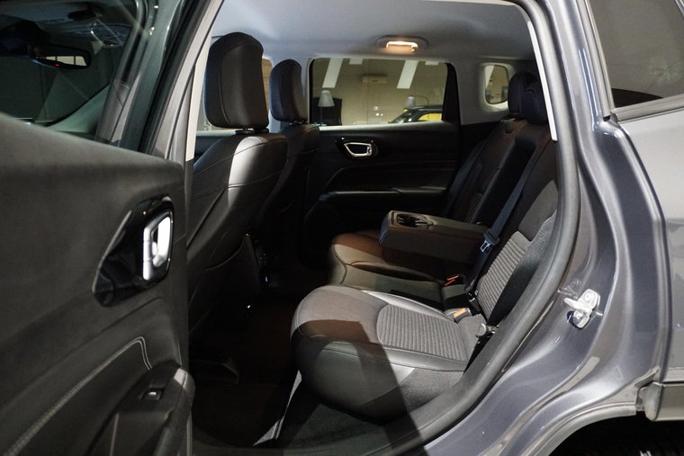 Vehicle Image 30