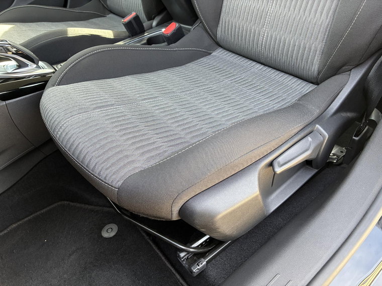 Vehicle Image 32