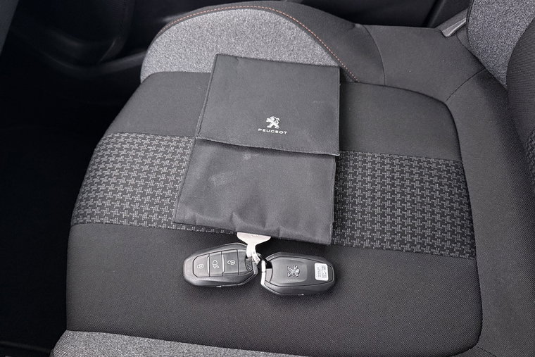 Vehicle Image 32
