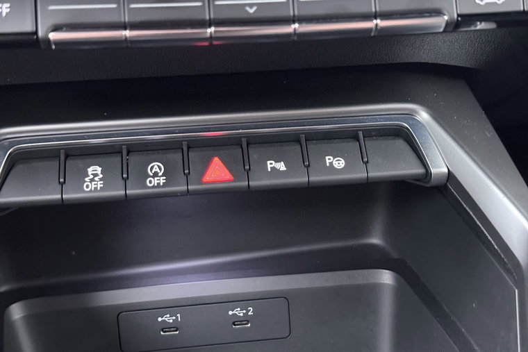 Vehicle Image 30