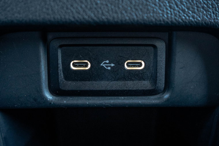 Vehicle Image 25