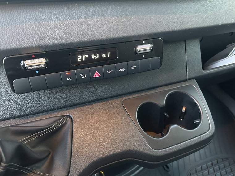 Vehicle Image 27