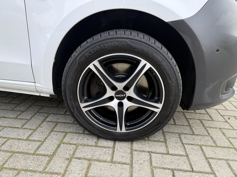 Vehicle Image 33