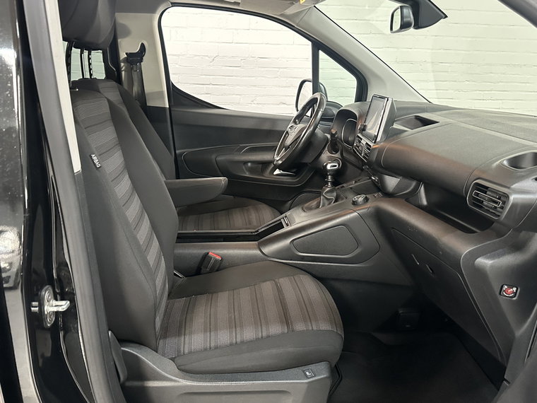 Vehicle Image 16