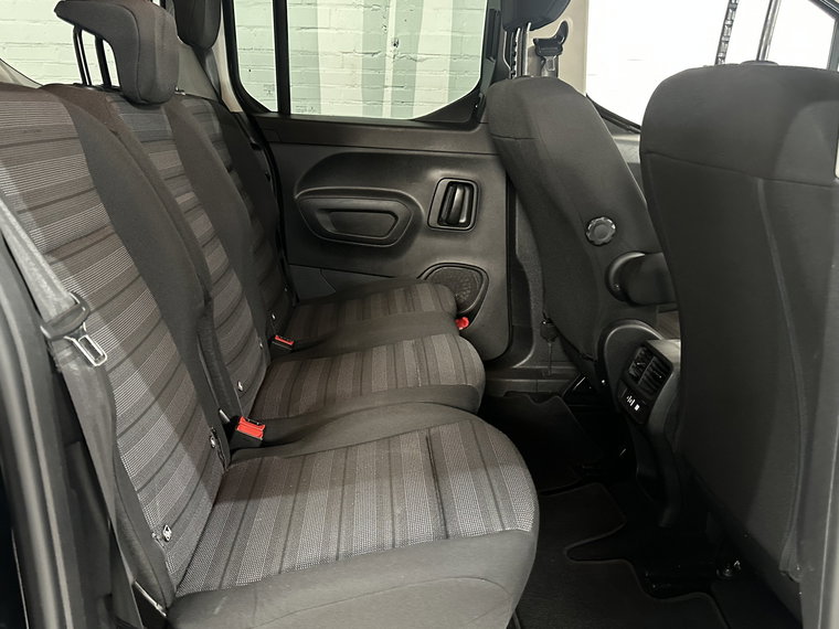 Vehicle Image 17