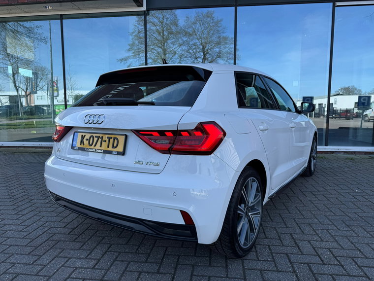 Vehicle Image 25