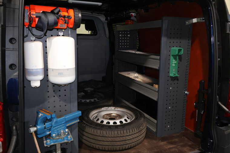 Vehicle Image 13