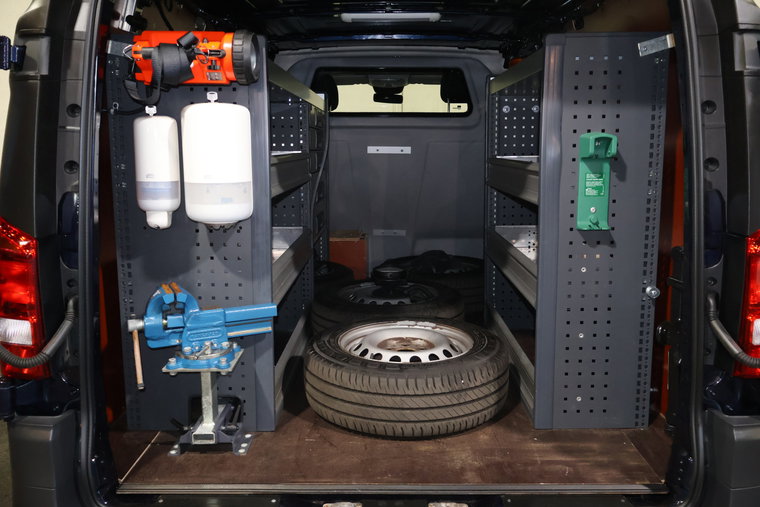 Vehicle Image 14