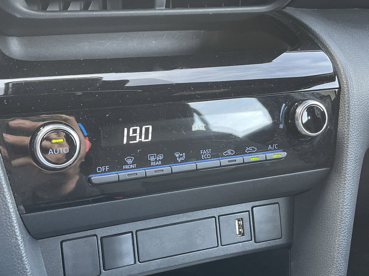 Vehicle Image 25
