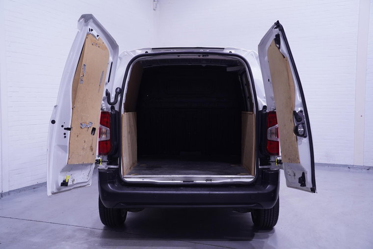 Vehicle Image 12