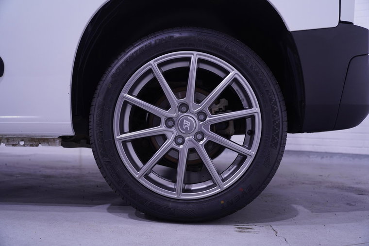 Vehicle Image 18