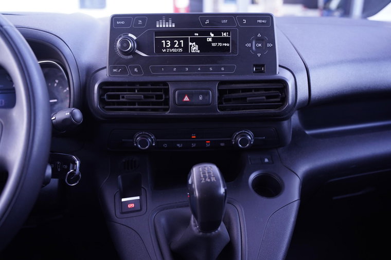 Vehicle Image 29