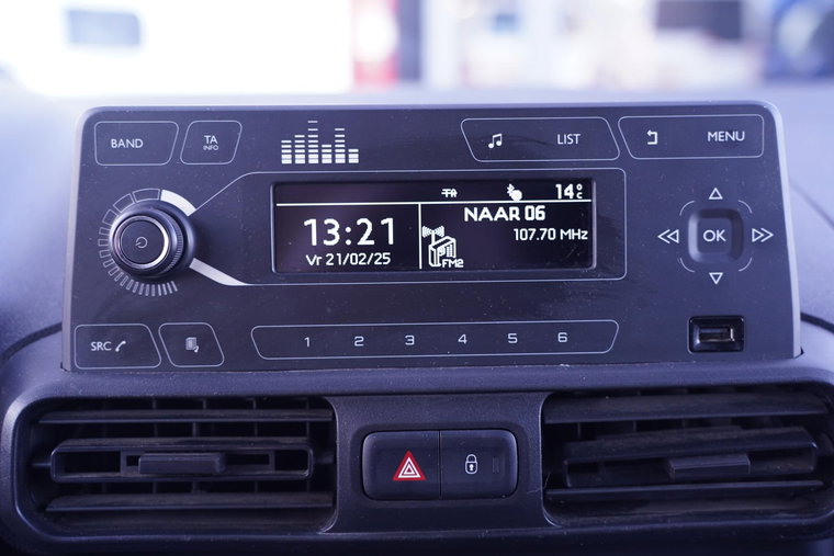 Vehicle Image 30