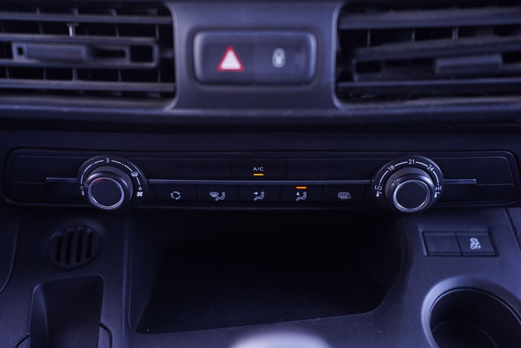 Vehicle Image 32