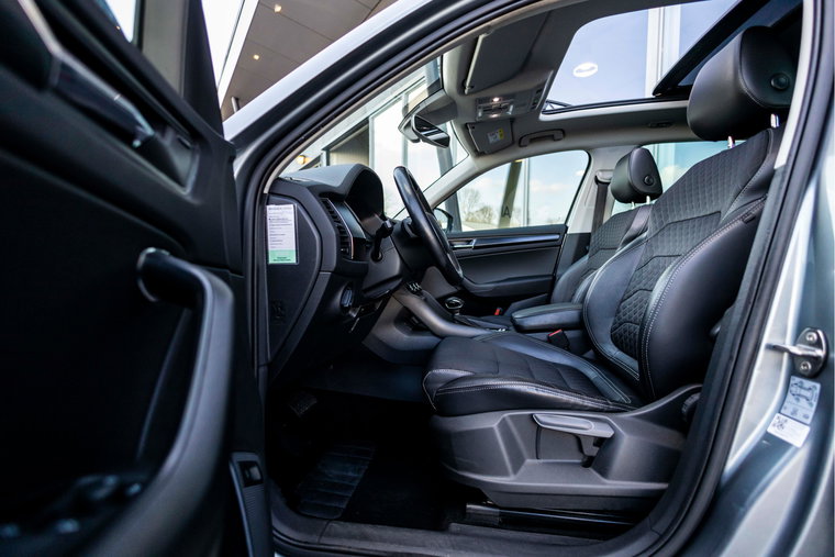 Vehicle Image 9