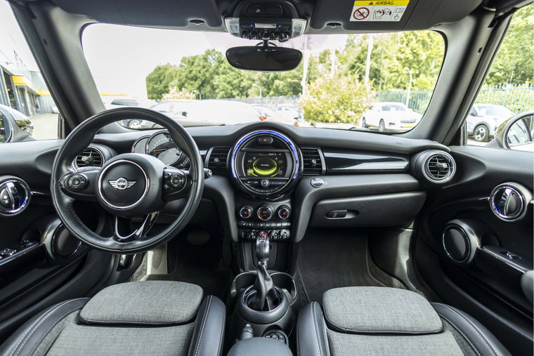 Vehicle Image 23