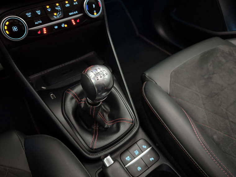 Vehicle Image 32