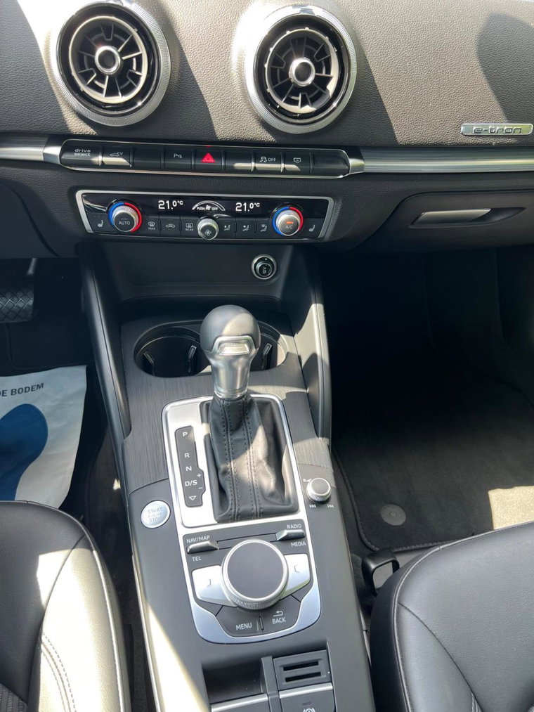 Vehicle Image 28