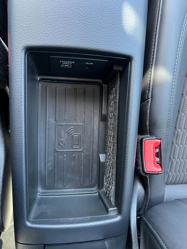 Vehicle Image 32