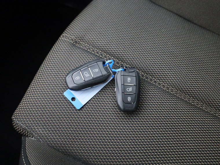 Vehicle Image 25