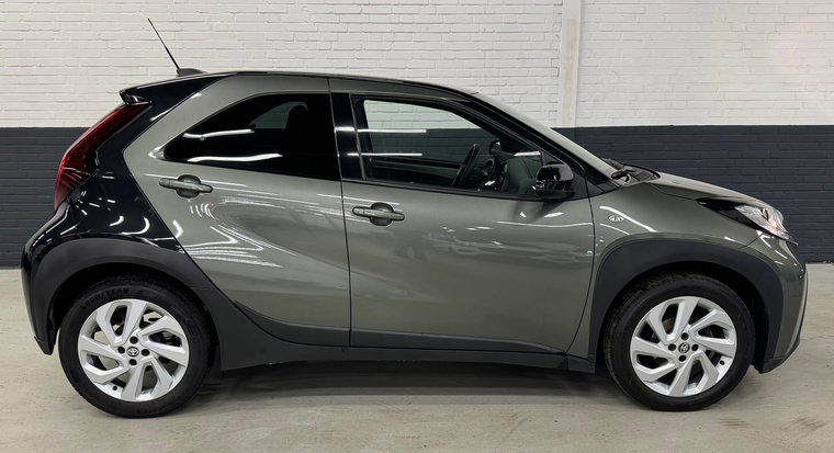 Vehicle Image 6