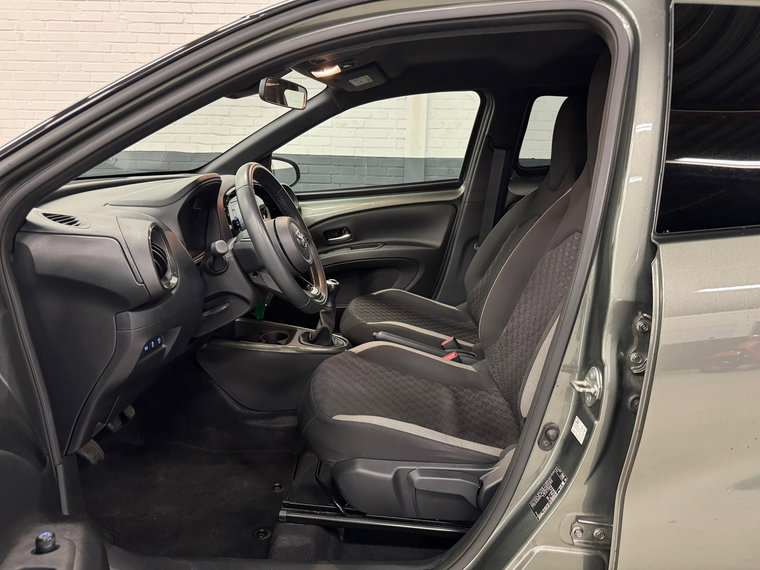 Vehicle Image 9