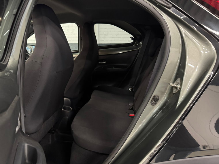 Vehicle Image 10