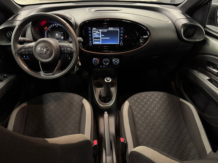 Vehicle Image 11