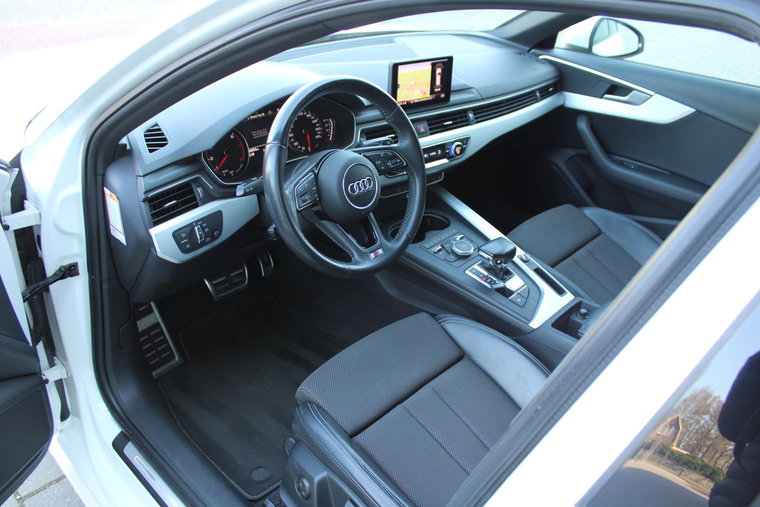 Vehicle Image 22