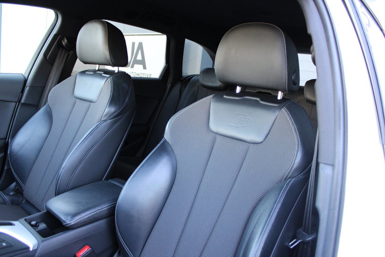 Vehicle Image 25