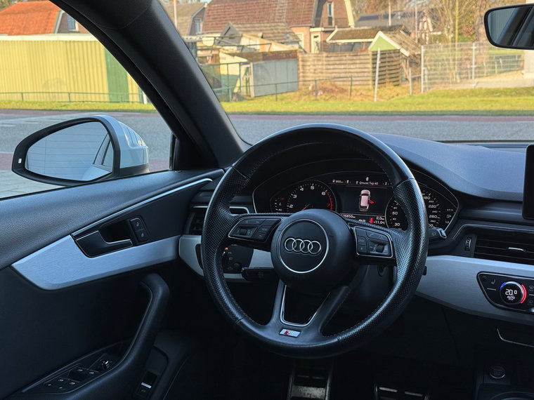 Vehicle Image 32
