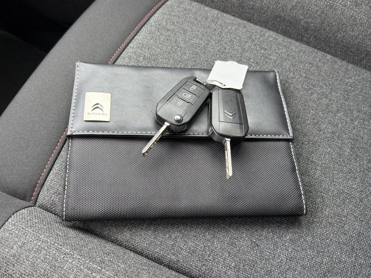 Vehicle Image 30