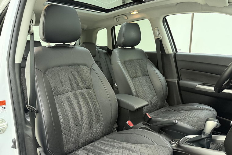 Vehicle Image 14