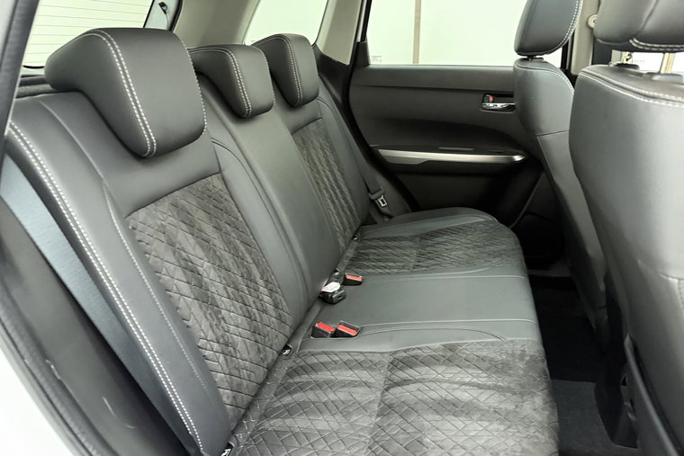 Vehicle Image 15