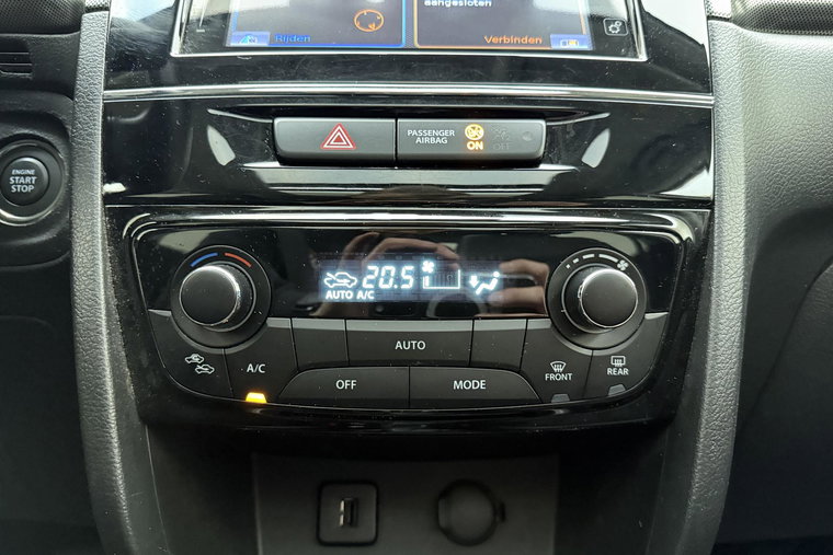 Vehicle Image 25