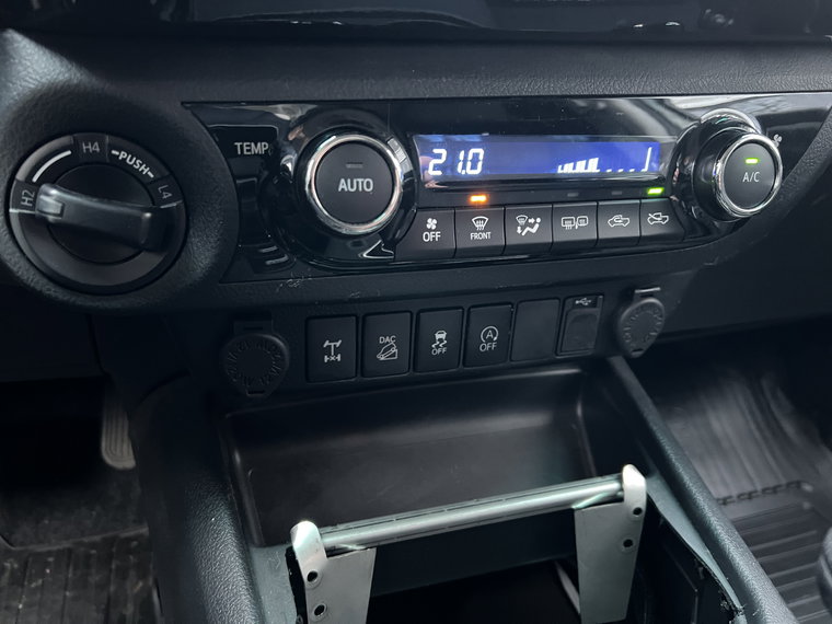 Vehicle Image 25