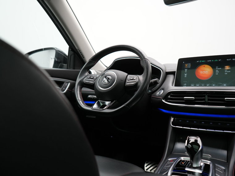 Vehicle Image 25