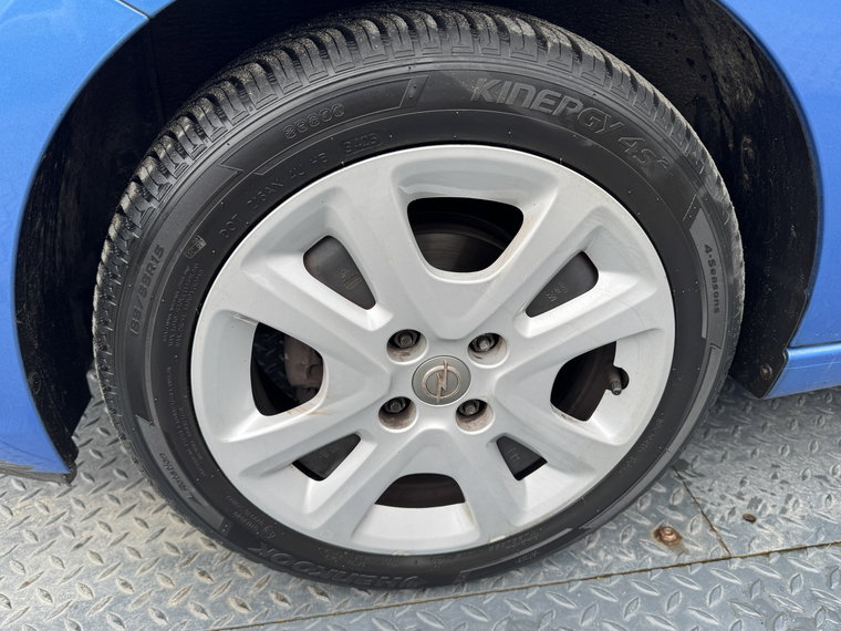 Vehicle Image 16