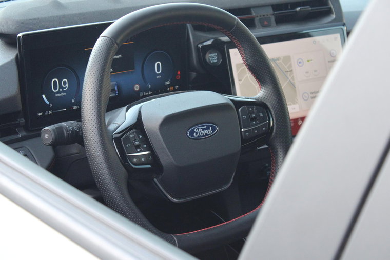 Vehicle Image 25