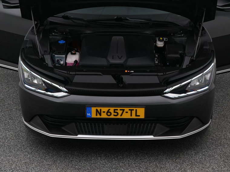 Vehicle Image 32