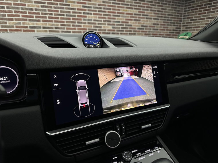Vehicle Image 36