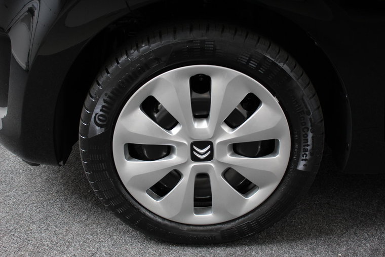 Vehicle Image 16