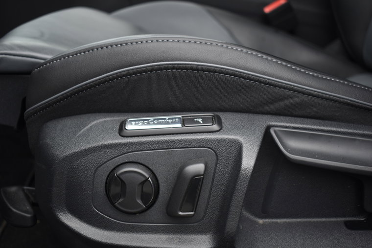 Vehicle Image 17