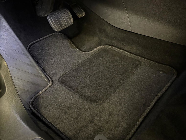 Vehicle Image 24