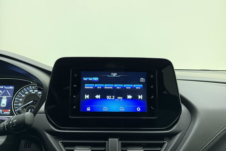 Vehicle Image 25