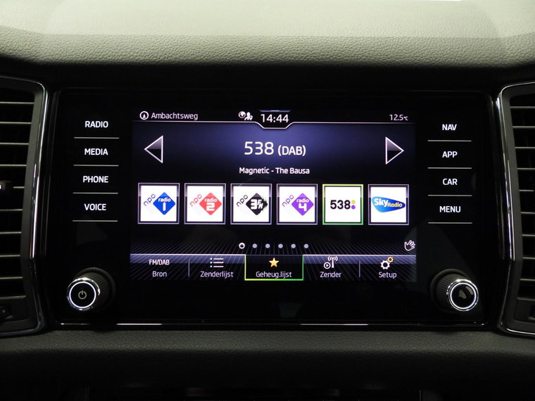 Vehicle Image 10