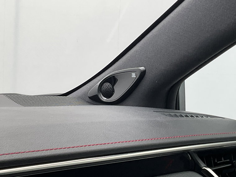 Vehicle Image 32