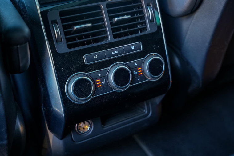 Vehicle Image 25