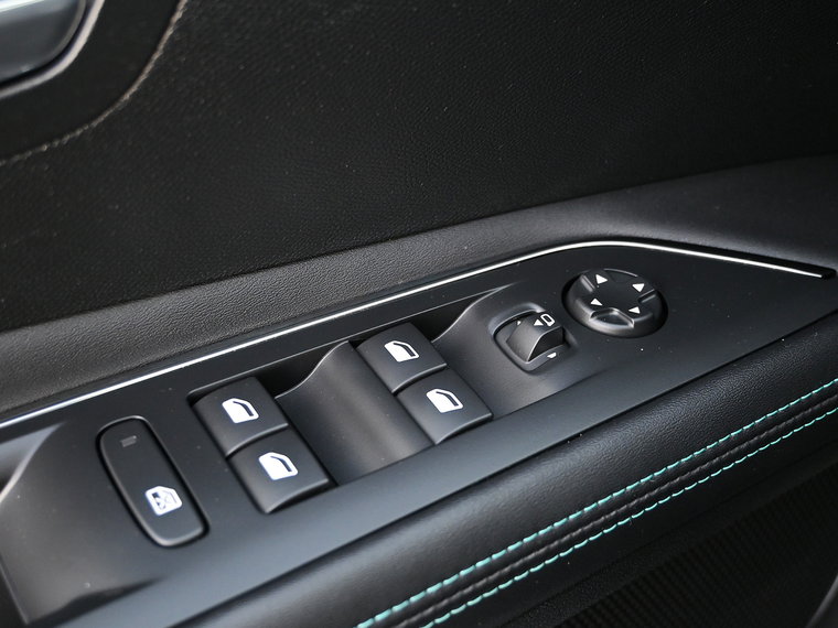 Vehicle Image 32