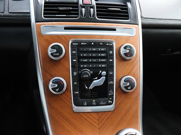 Vehicle Image 24